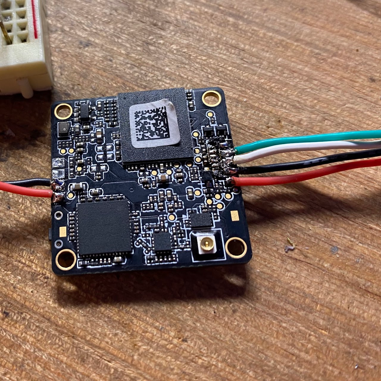 a circuit board that transmits vidya